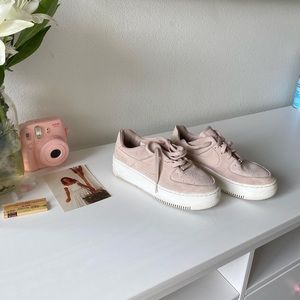 Nike Air Force 1 suede pink